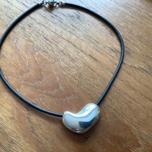 Agmes SCULPTED HEART PENDANT